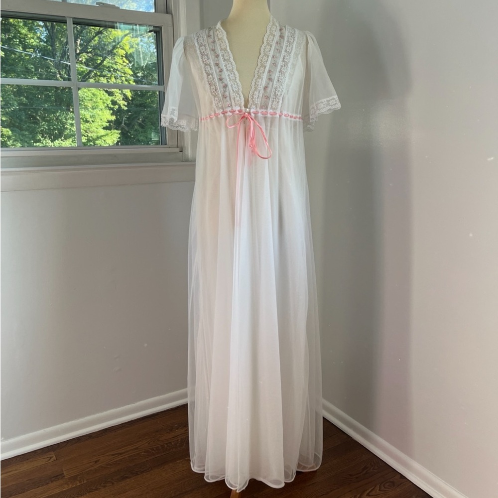 Chic White Lace Robe with Pink Ribbon